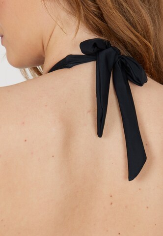 Cruz Triangle Bikini top 'Pozzuoli' in Black