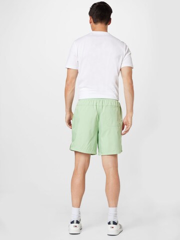 Starter Black Label Regular Badeshorts in Grün