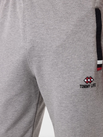 Regular Pantalon de sport Tommy Life en gris