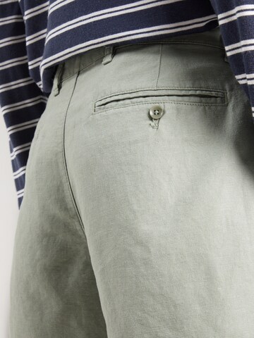 GAP Loosefit Chinohousut värissä vihreä