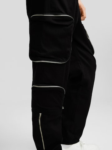 Bershka Ozke Kargo hlače | črna barva