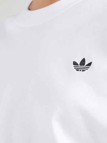 ADIDAS ORIGINALS Koszulka 'ESS' w kolorze biały