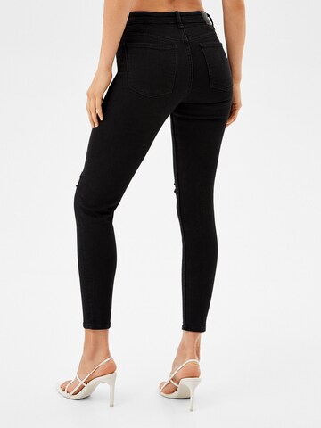 Bershka Skinny Jeans in Schwarz