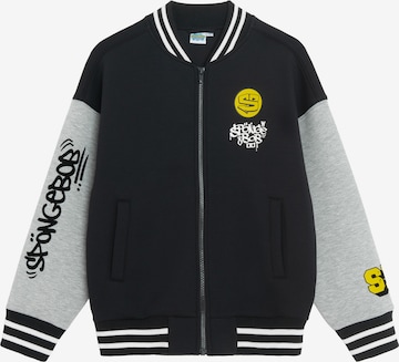 Cool Club Collegetakki värissä musta: etupuoli