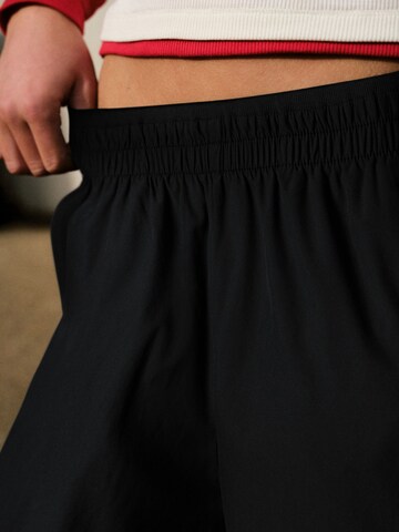 self. Wide leg Broek in Zwart