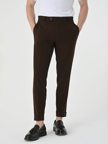 Antioch - Slimfit Pantalón de pinzas en marrón: frente