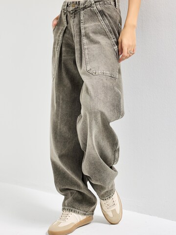 IT'S BASIC Vat Jeans 'BARREL BALLOON MID RISE JEANS' in Grijs