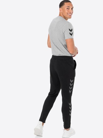 Tapered Pantaloni sportivi 'Legacy' di Hummel in nero