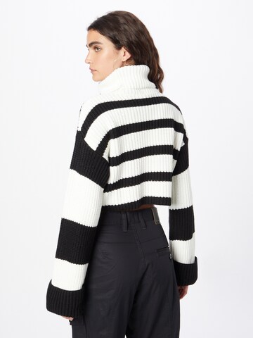 NLY by Nelly Pullover in Schwarz