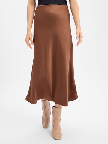 Marie Lund Rok in Bruin: voorkant