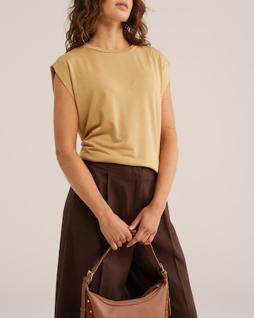 WE Fashion Футболка в Золотой