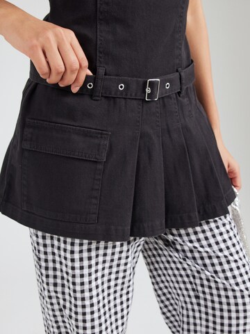 Rochie de la Monki pe negru