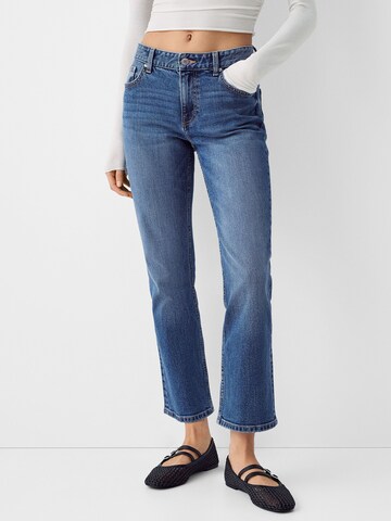 Bershka Regular Jeans in Blauw: voorkant