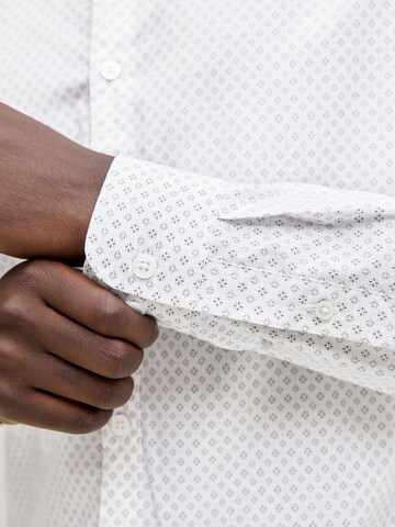 Coupe regular Chemise JACK & JONES en blanc