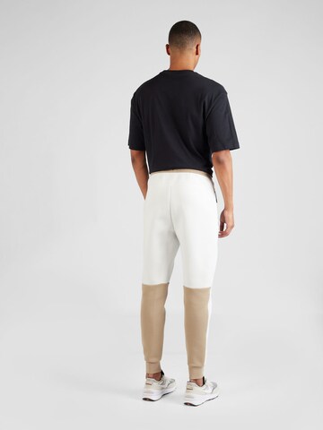 Tapered Pantaloni 'TECH FLEECE' di Nike Sportswear in beige