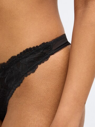 Dorina Tanga – černá