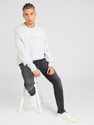 Tommy Jeans Sweater 'Classics' in Grey