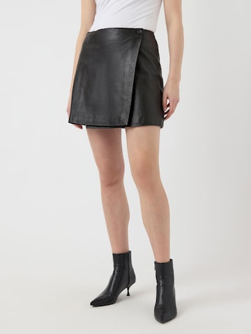 Gonna 'YASDima' di YAS in nero: frontale