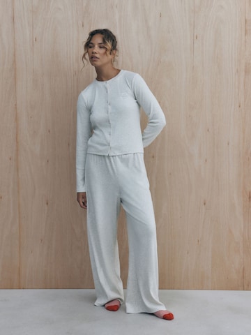 self. - Pijama en gris