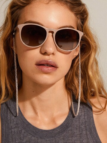 Pilgrim Sunglasses 'CAMILLA' in Grey: front