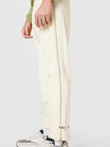 Regular Pantaloni de la Nike Sportswear pe alb