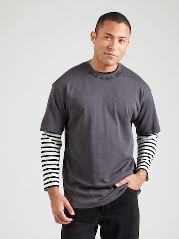Tricou de la Nike Sportswear pe gri: față