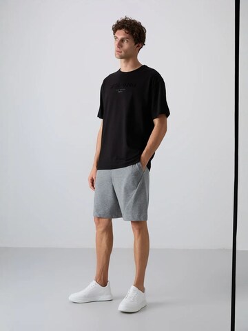 Tommy Life Shirt in Black