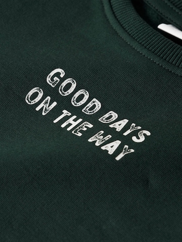 NAME IT - Sudadera en verde
