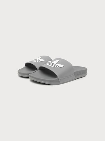 Mule 'Adilette' ADIDAS ORIGINALS en gris : devant