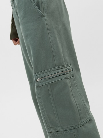Pull&Bear Loosefit Jeans in Grün