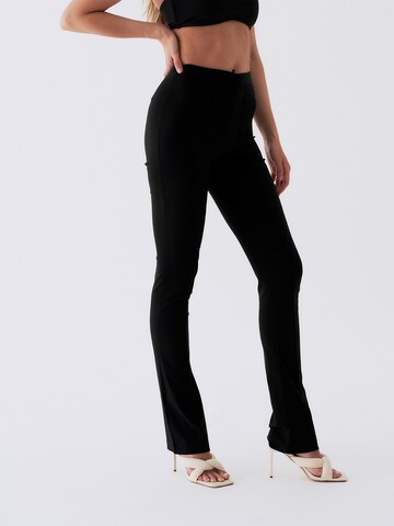 RÆRE by Lorena Rae Bootcut Hose 'Lilli Tall' in Schwarz: predná strana