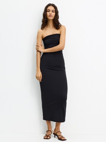 Pull&Bear Sukienka w kolorze czarny: przód