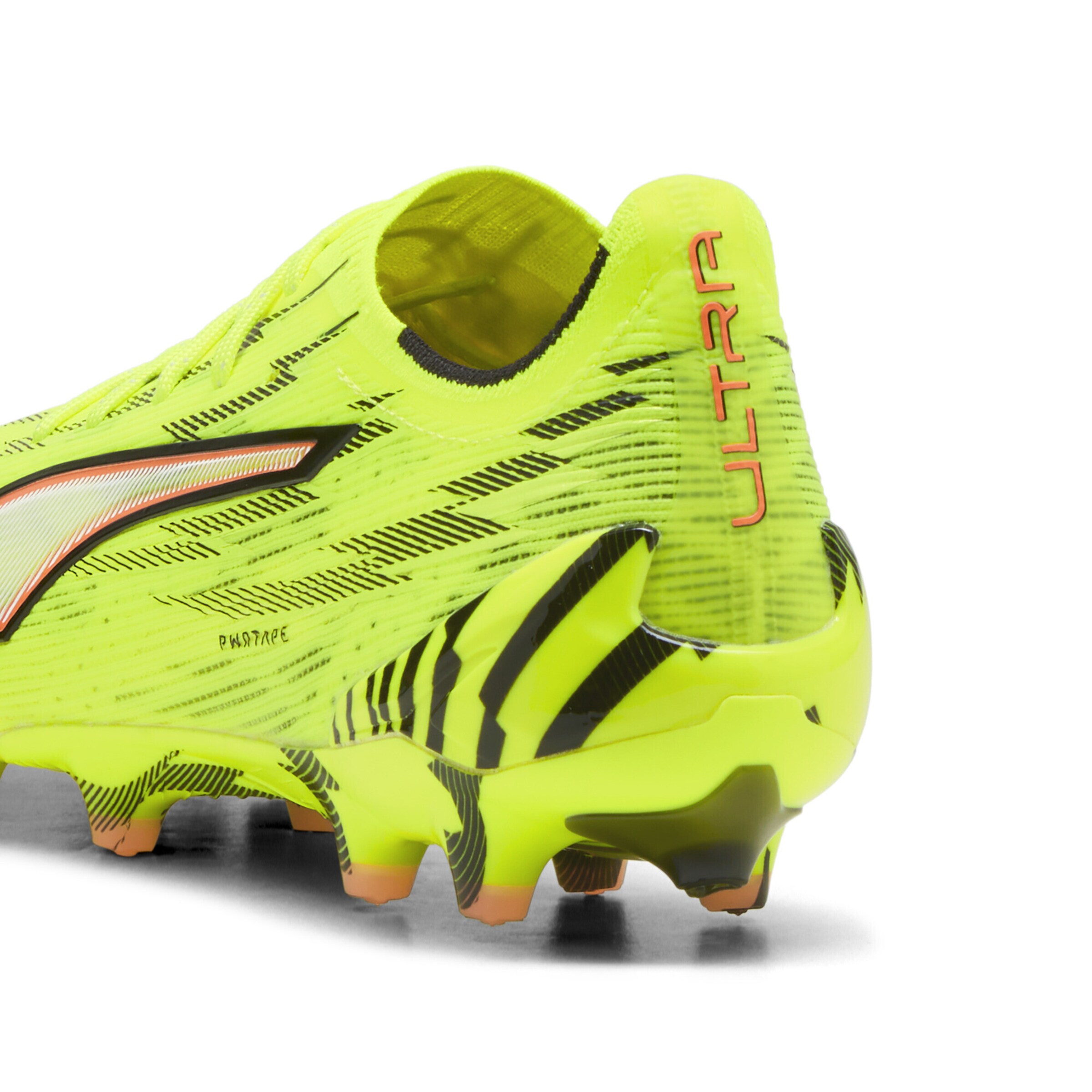 Chaussure de foot 'Ultra 6 Ultimate' PUMA en jaune