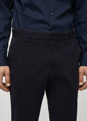 MANGO MAN Slimfit Chino hlače 'Barna' | modra barva