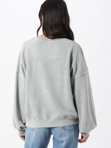 Karo KauerSweater majica 'Grace' - siva boja