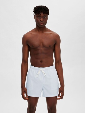 Shorts de bain SELECTED HOMME en blanc : devant