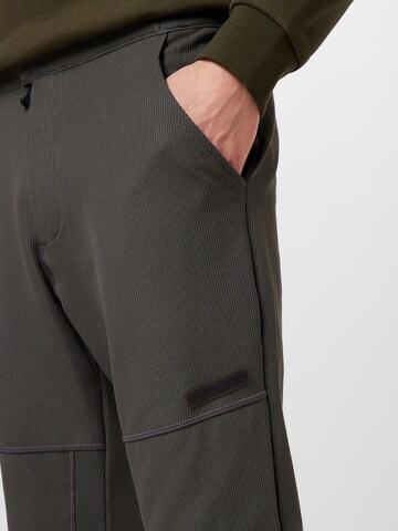 BURTON Zúžený Sportovní kalhoty 'CARBONATE' – šedá