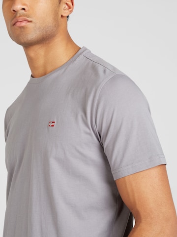 NAPAPIJRI T-Shirt 'SALIS' in Grau