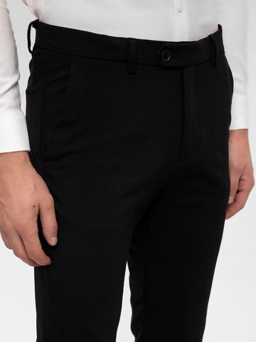 Slimfit Pantaloni di Antioch in nero