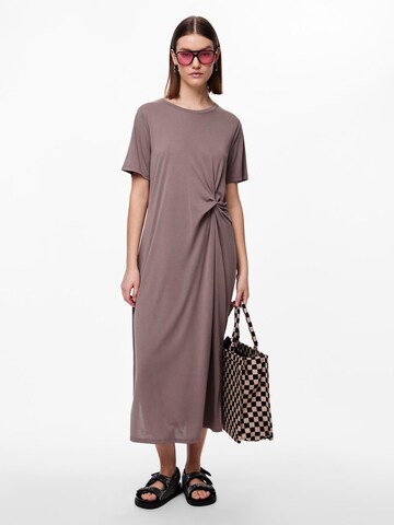 Abito 'ANORA' di PIECES in marrone