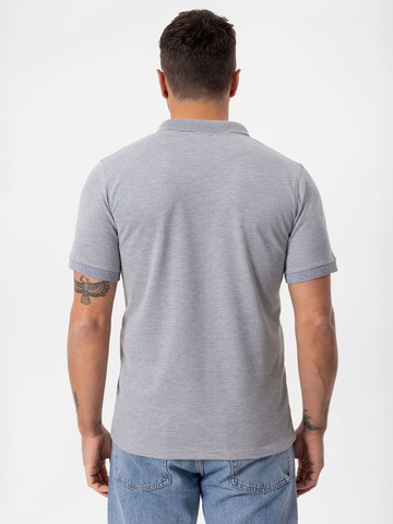 Tricou de la Daniel Hills pe gri