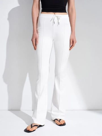 Dilvin Flared Pants in White