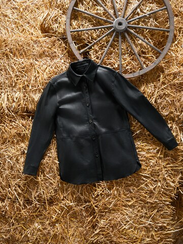 Kendall for ABOUT YOU Between-season jacket 'Leyla' in Black