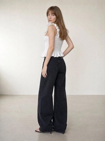 ARMIE Top 'The Emma Slim-Fit Bow Top' – bílá