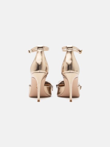 STEVE MADDEN Lahtise kannaosaga kontsakingad 'Lorina', värv Kuld