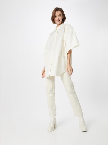 Oval Square Blouse 'Shot' in White