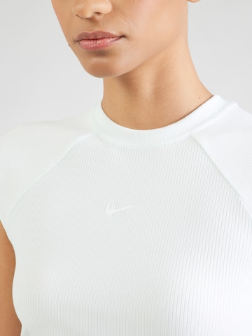 T-shirt 'CHILL' Nike Sportswear en vert