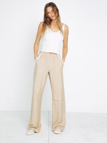 ABOUT YOU x Toni Garrn Wide Leg Hose in Beige