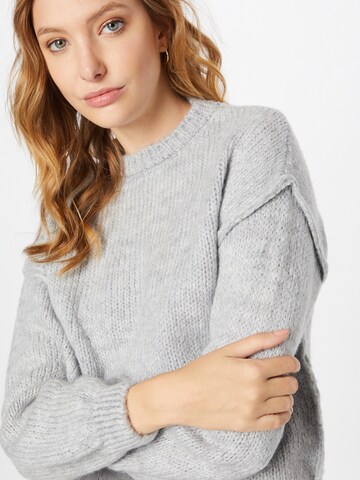 Trendyol Sweater in Grey