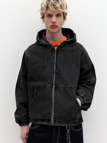 Pull&Bear Prehodna jakna 'STWD' | črna barva: sprednja stran